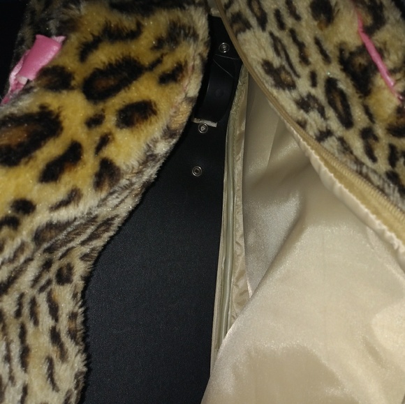 Tan Leopard Fur Pull Along Travel Bag Pink Trim - Picture 4 of 5